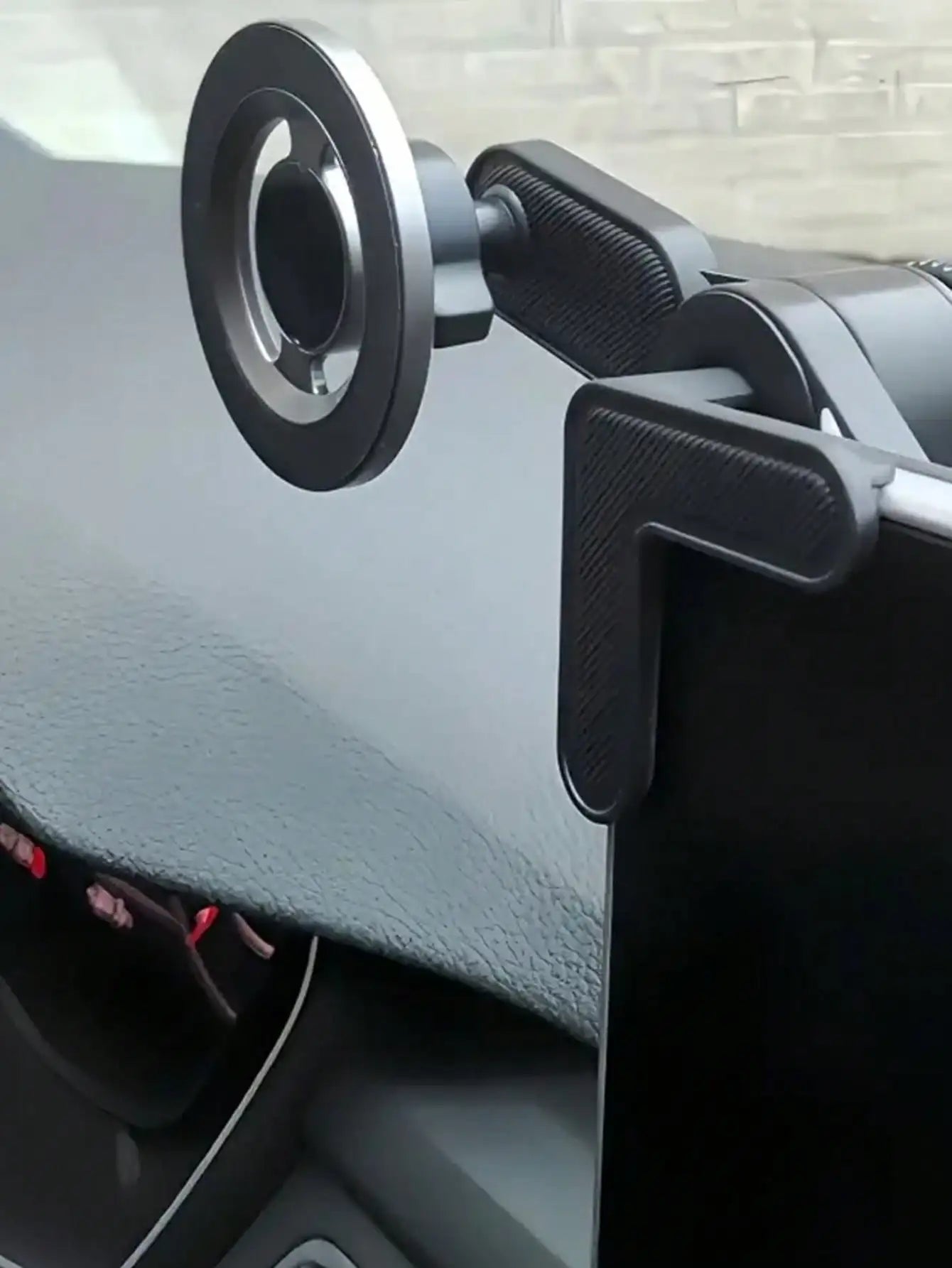 Magnetic Car Phone Mount - 360° Rotating Arm, Hands-Free Navigation, Universal for All Phones