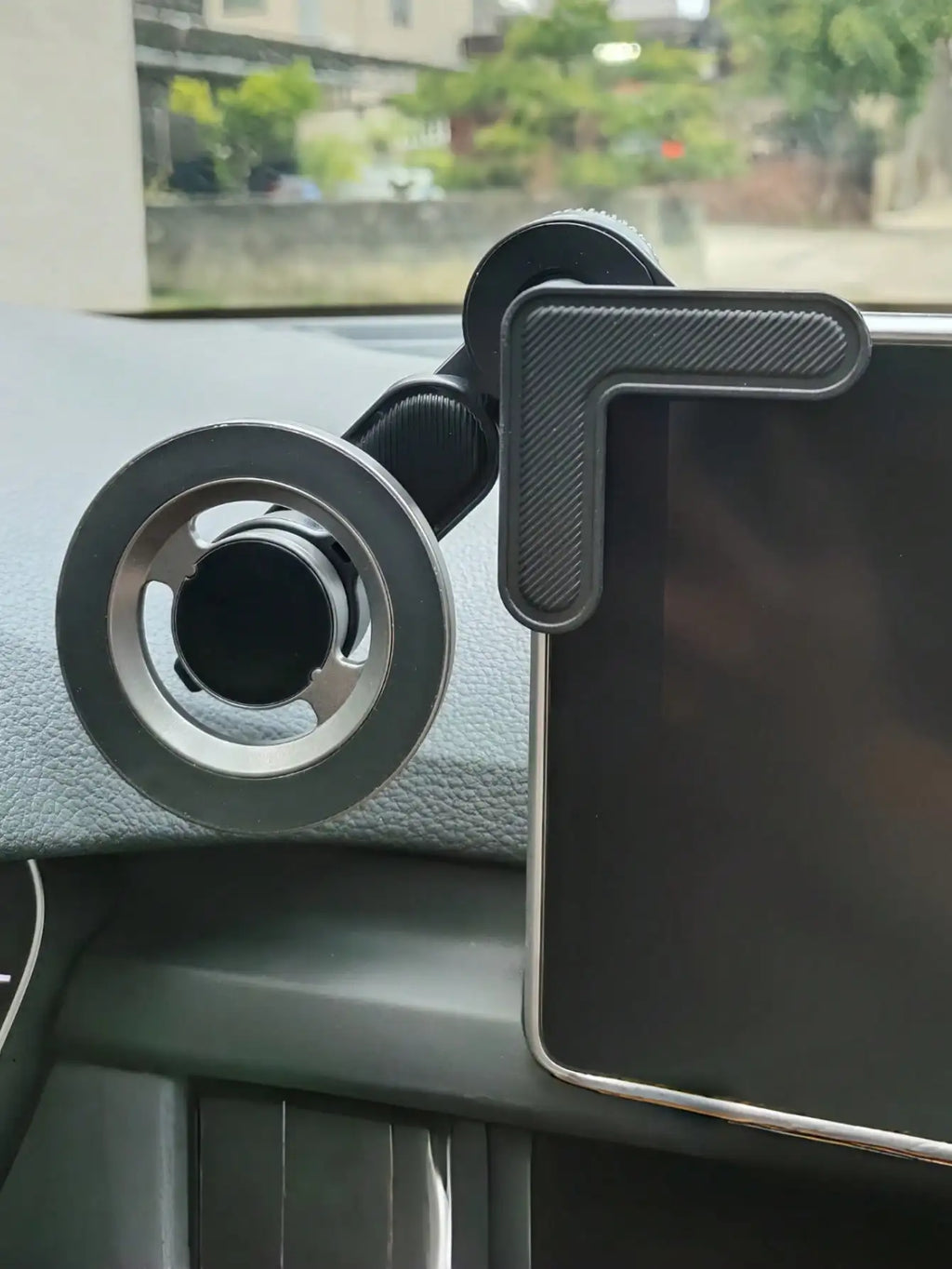 Magnetic Car Phone Mount - 360° Rotating Arm, Hands-Free Navigation, Universal for All Phones