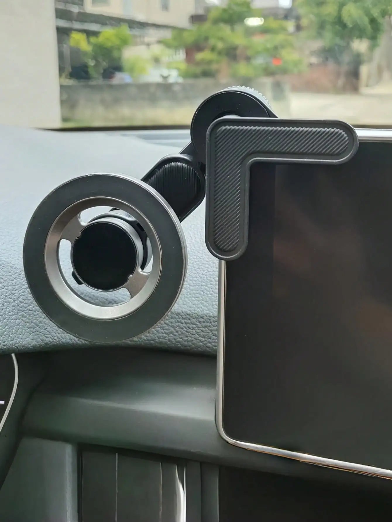Magnetic Car Phone Mount - 360° Rotating Arm, Hands-Free Navigation, Universal for All Phones